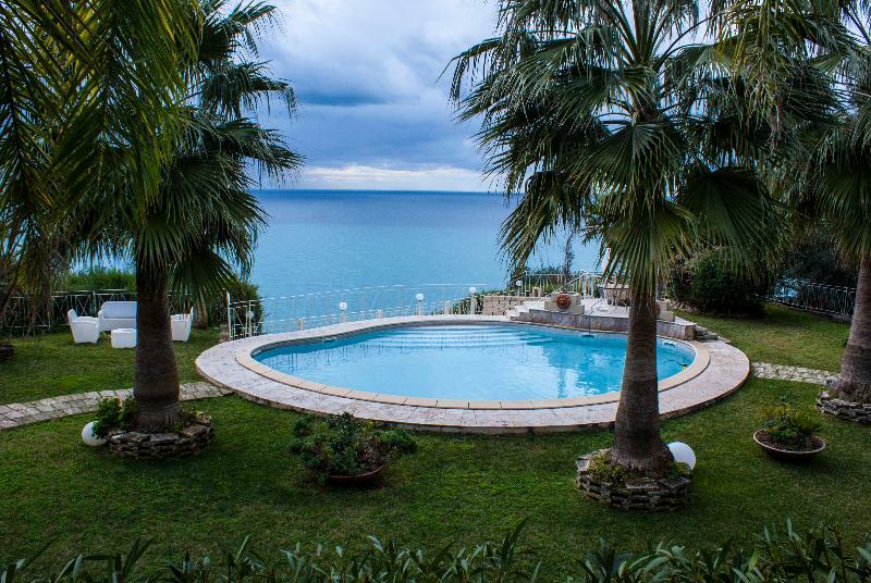 Caposperone Resort Пальмі Екстер'єр фото